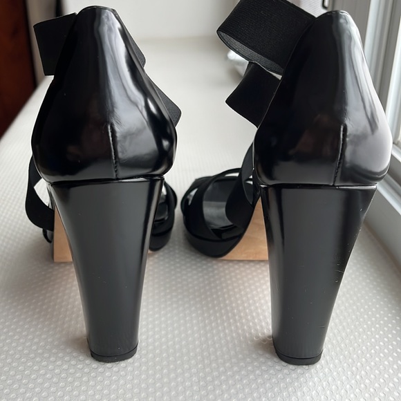 ✨Host pick✨ Stuart Weitzman / Black Elastic Strappy Heels / Size 9 - Picture 6 of 15